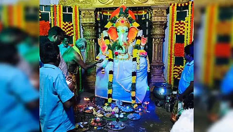 விநாயகர் சிலைக்கு பூஜைகள் செய்த போது எடுத்த படம்.
