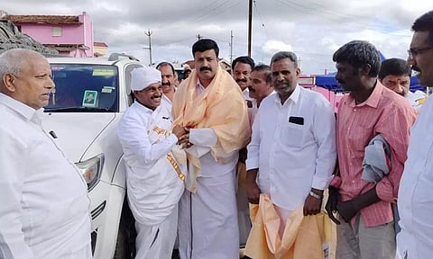 நீலகிரி விவசாயிகள் உண்ணாவிரதம்: அ.தி.மு.க. நிர்வாகிகள் ஆதரவு