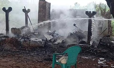 கூரை வீடு தீப்பிடித்து எரிந்து பொருட்கள் சேதம்