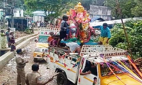 மஞ்சள்பரப்பு கிராமத்தில் விநாயகர் ஊர்வலம் சென்ற காட்சி.