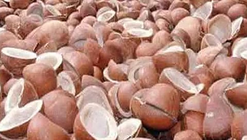 கொங்கணாபுரத்தில் ரூ.2.72 லட்சத்திற்கு தேங்காய் பருப்பு விற்பனை