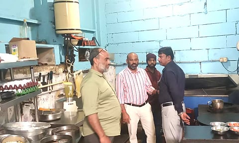 நீலகிரி மாவட்ட உணவகங்களில் அதிகாரிகள் அதிரடி சோதனை