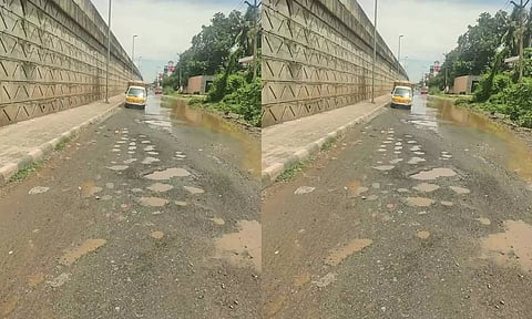 மழைநீர் தேங்குவதால் பஞ்செட்டி சர்வீஸ் சாலை குண்டும் குழியுமாக மாறியது- திணறும் வாகன ஓட்டிகள்