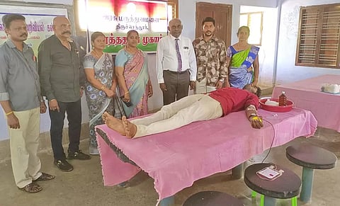 ரத்ததான முகாம் நடந்தபோது எடுத்த படம்.