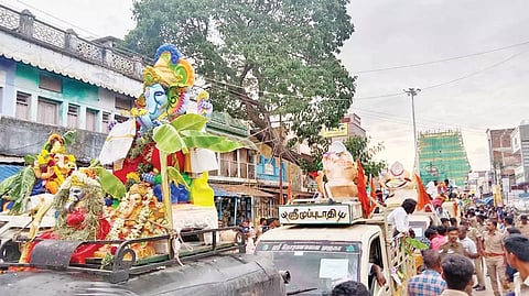 விநாயகர் ஊர்வலம் நடந்த காட்சி.