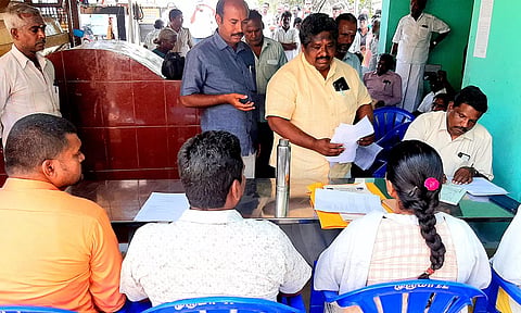 பொதுமக்கள் எதிர்ப்பால் முடிதிருத்தும் குத்தகை ஏலம் தள்ளிவைப்பு