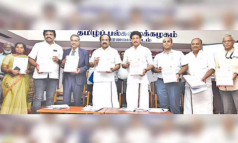 அண்மைக்கால ஆய்வுகள் காட்டும் தமிழ்நாட்டு வரலாறு என்கிற ஆய்வு கட்டுரையை அமைச்சர்கள் தங்கம்தென்னரசு, அன்பில்மகேஸ் பொய்யாமொழி ஆகியோர் வெளியிட்டளர்.