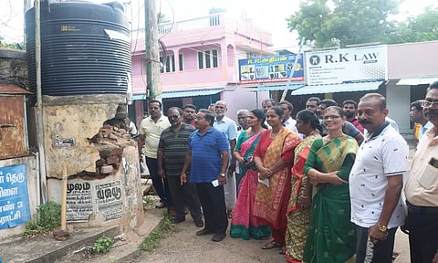 வெட்டூர்ணிமடம் பகுதியில் பொதுமக்களுக்கு இடையூறாக செயல்படாமல் இருந்த குடிநீர் தொட்டி உடனடியாக அகற்றம் மேயர் மகேஷ் நடவடிக்கை