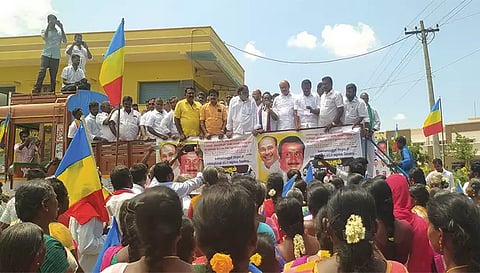 காடையாம்பட்டி தாலுகா அலுவலகம் முன்பு கண்டன ஆர்ப்பாட்டத்தில் ஈடுபட்ட பா.ம.க.வினர்.
