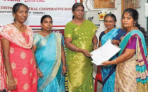 ஆறுமுகநேரி கூட்டுறவு வங்கியில் கடன் மேளா நிகழ்ச்சி