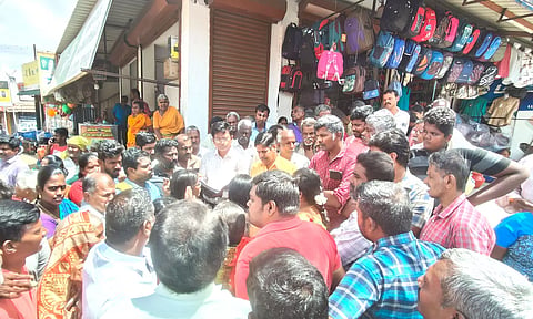 சூலூர் அருகே குடிநீர் கேட்டு பொதுமக்கள் சாலைமறியல்