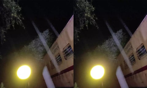 திண்டிவனம் அருகே தண்டவாளத்தில் மரம் விழுந்தது- சிக்னல் கோளாறால் ரெயில்கள் தாமதம்