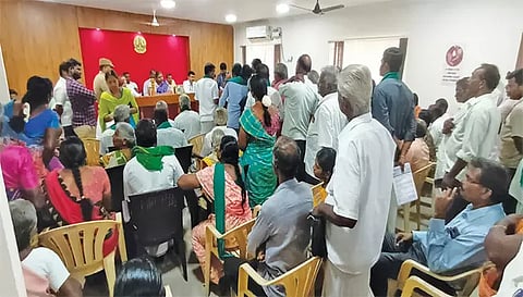 சிப்காட் அமைப்பது தொடர்பாக கருத்து கேட்பு கூட்டம் நடைபெற்ற போது எடுத்த படம்.