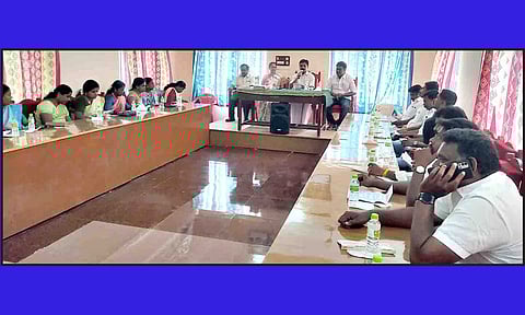 நகர்மன்ற கூட்டம் நடந்தபோது எடுத்த படம்