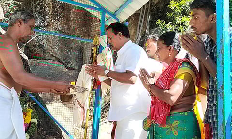 ராகுல்காந்தி பிரதமராக வேண்டி திருக்குறுங்குடி நம்பி கோவிலுக்கு ரூபி மனோகரன் எம்.எல்.ஏ. பாதயாத்திரை