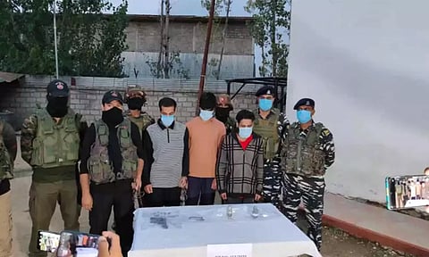 காஷ்மீரின் குல்கம் மாவட்டத்தில் 5 பயங்கரவாதிகள் கைது