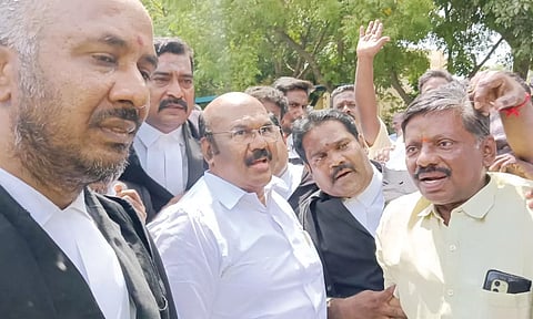 செம்மண் குவாரி வழக்கு: முன்னாள் அமைச்சர் ஜெயக்குமார் விழுப்புரம் கோர்ட்டில் ஆஜர்