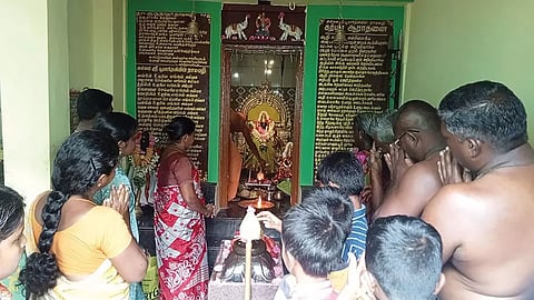 சிறப்பு பூஜை நடந்தபோது எடுத்த படம்.