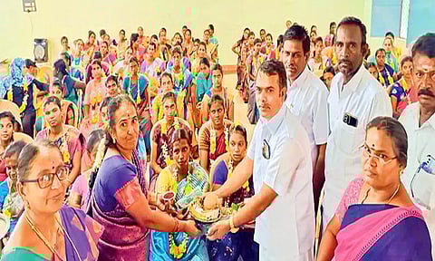 வாசுதேவநல்லூரில் சமுதாய வளைகாப்பு விழா