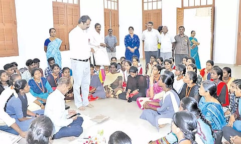ஓவியம் குறித்த செய்முறை பயிற்சி முகாம் நடந்தது.