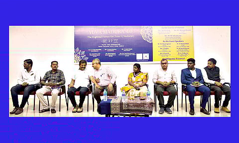 மதுரை மன்னர் கல்லூரியில் நடைபெற்ற ஒருநாள் பயிற்சி பட்டறை நிகழ்ச்சியில் கலந்து கொண்டவர்களை படத்தில் காணலாம்.