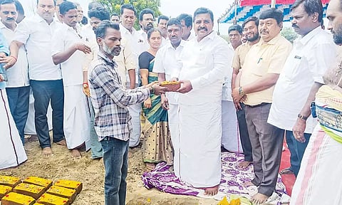 மீன் இறங்குதளம் அமைப்பதற்கான பூமிபூஜை நடந்தது.