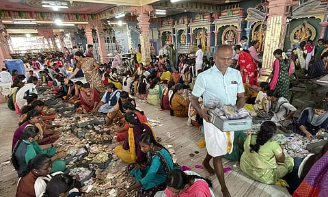2000 ரூபாய் நோட்டுக்கு ஆயுள் 2 நாள்: கோவில்களில் உண்டியல் காணிக்கை எண்ணும் பணி தீவிரம்
