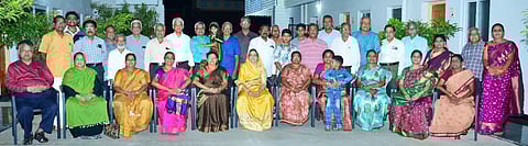 முன்னாள் மாணவர்கள் சந்திப்பு நிகழ்ச்சி