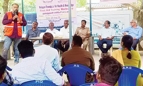 பொதுமக்களுக்கு செயல்விளக்கம் அளிக்கப்பட்டது.