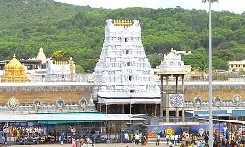 புரட்டாசி சனிக்கிழமையில் அலைமோதிய கூட்டம்: பக்தர்கள் 45 மணி நேரத்திற்கு பிறகு தரிசனம்