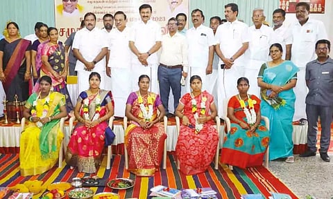 சமுதாய வளைகாப்பு விழா நடைபெற்ற காட்சி.