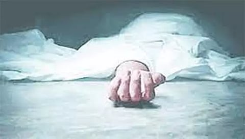 சங்ககிரி அருகே புளியமர தோட்டத்தில் அழுகிய நிலையில் ஆண் பிணம்