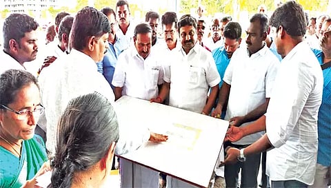 நாமக்கல் புதிய பஸ் நிலையம் கட்டுமான பணிகளை ராஜேஷ்குமார் எம்.பி. பார்வையிட்டு ஆய்வு செய்தார்.