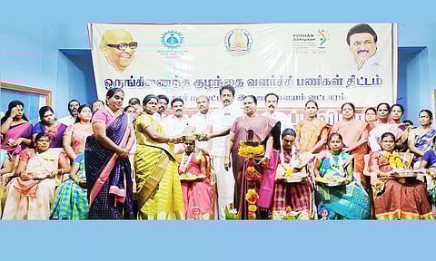 கர்ப்பிணிகளுக்கு சீர்வரிசை பொருட்களை வழங்கிய தங்கபாண்டியன் எம்.எல்.ஏ.