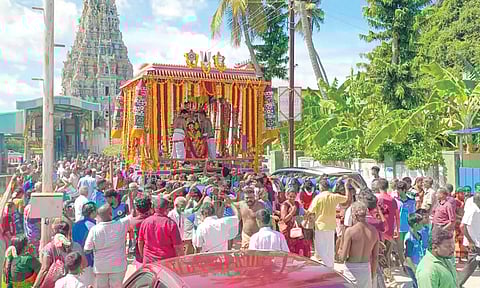 உதய கருடசேவை நடந்தது.