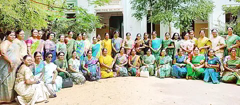 ஓ.சி.பி.எம். பள்ளியில் முன்னாள் மாணவிகள் சந்திப்பு