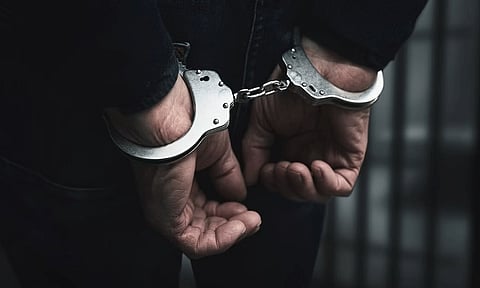 சட்ட விரோதமாக மதுவிற்ற 3 பேர் கைது