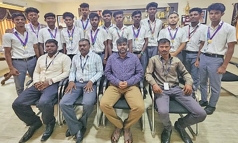 ஹேண்ட் பால் போட்டியில் பதக்கம் வென்ற ரோகிணி என்ஜினீயரிங் கல்லூரி மாணவர்களுக்கு பாராட்டு