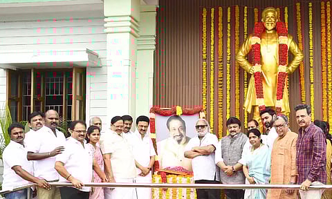 நடிகர் திலகம் சிவாஜி கணேசனின் 96-வது பிறந்தநாள்: முதலமைச்சர் மலர்தூவி மரியாதை