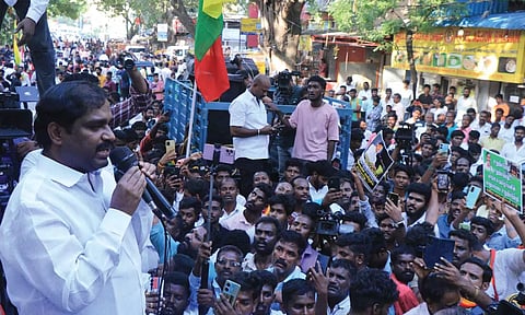 கவர்னர் மாளிகை முற்றுகை: வேல்முருகன் கட்சியினர் 870 பேர் மீது வழக்கு