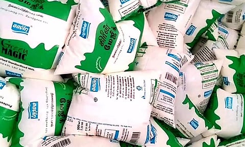 பச்சைநிற ஆவின் பால் வினியோகம் 50 சதவீதம் குறைப்பு: பால் முகவர்கள் சங்கம் குற்றச்சாட்டு