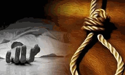 ஈரோட்டில் பயிற்சி செவிலியர் மாணவி தூக்குபோட்டு தற்கொலை