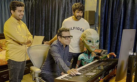 புதிய போஸ்டரை பகிர்ந்த அயலான் படக்குழு