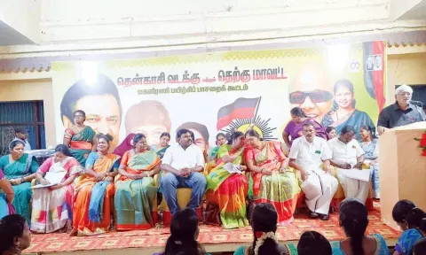 கூட்டத்தில் திராவிட இயக்க தமிழர் பேரவை தலைவர் சுப வீரபாண்டியன் பேசிய காட்சி. 