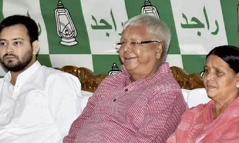 ரெயில்வே வேலைக்கு நிலம் லஞ்சமாக பெற்ற வழக்கு: லாலு, ராப்ரிதேவி, தேஜஸ்விக்கு ஜாமின்