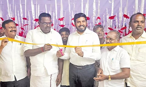 புதிய அங்காடி கட்டிடத்தை ஷாநவாஸ் எம்.எல்.ஏ. திறந்து வைத்தார்.