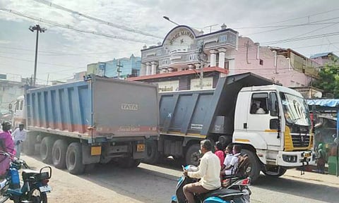 கனரக வாகனங்கள் வந்து செல்ல தடை நேரகட்டுப்பாடு விதிப்பு