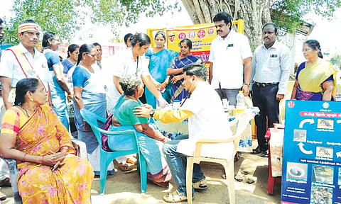 டெங்கு காய்ச்சல் தடுப்பு சிறப்பு மருத்துவ முகாமை மேயர் சண் ராமநாதன் தொடங்கி வைத்தார்.