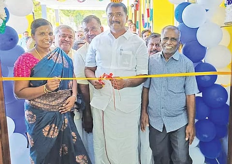எட்டயபுரம் பேரூராட்சி பகுதிகளில் ரூ. 3 கோடியில் வளர்ச்சி திட்டப்பணிகள் - மார்க்கண்டேயன் எம்.எல்.ஏ. தொடங்கி வைத்தார்