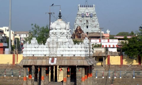 திருவல்லிக்கேணியில் குடும்பத்துடன் கிருஷ்ணர்